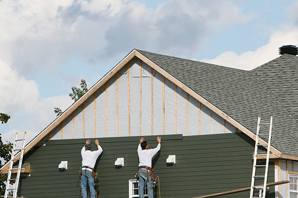 Professional Vinyl Siding technician working in Northfield, KY